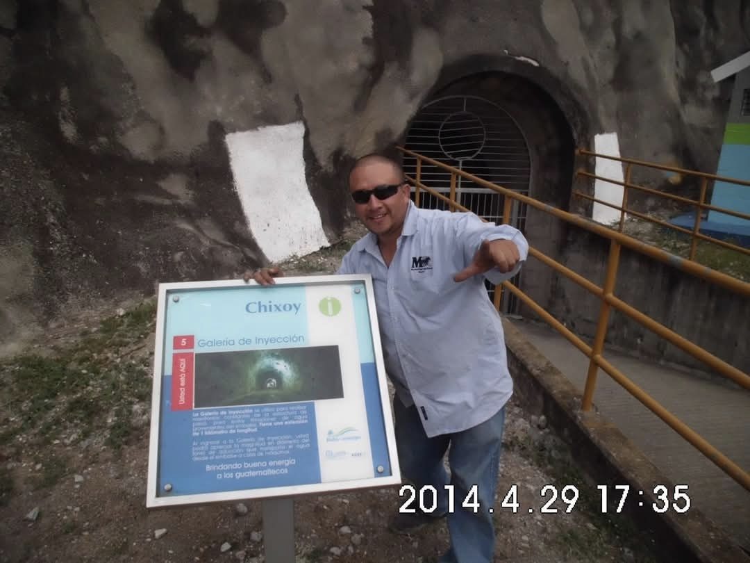 Francisco Maldonado en la Galería de Inyección, Planta Hidroeléctrica Chixoy
