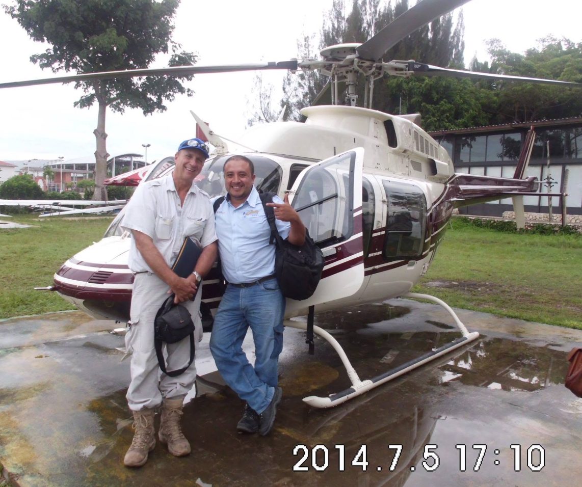 Francisco Maldonado con el Dr. Richard Hansen en el Proyecto Arqueológico El Mirador